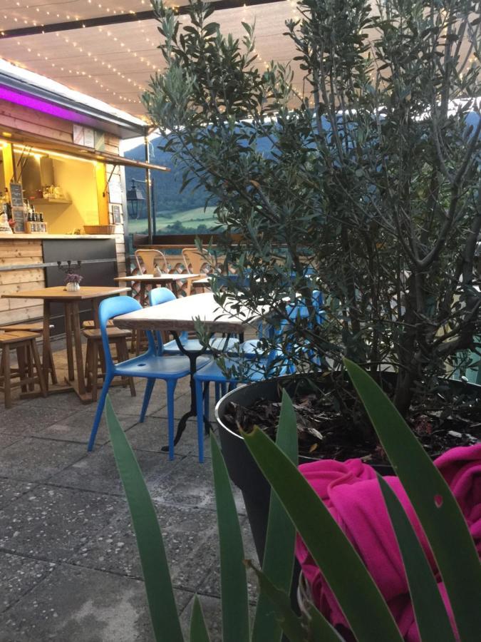 Gite La Cerise Qui Rit La Cresse Exterior foto